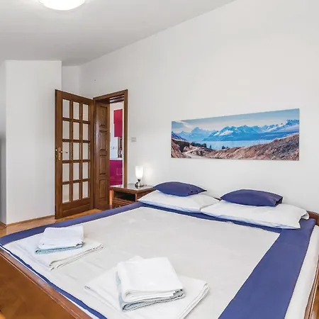 Vakantiehuis Gorgeous In With Sauna *